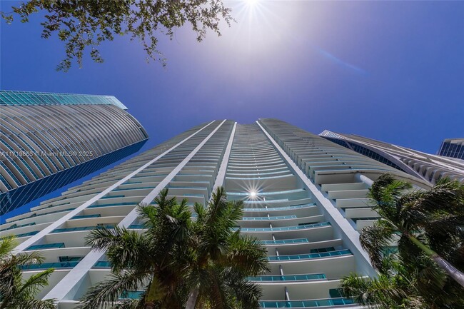 Building Photo - 900 Biscayne Blvd