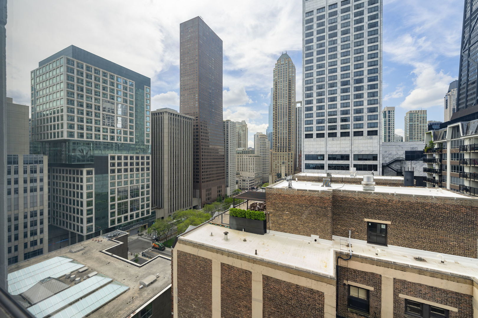 Building Photo - 222 E Pearson St