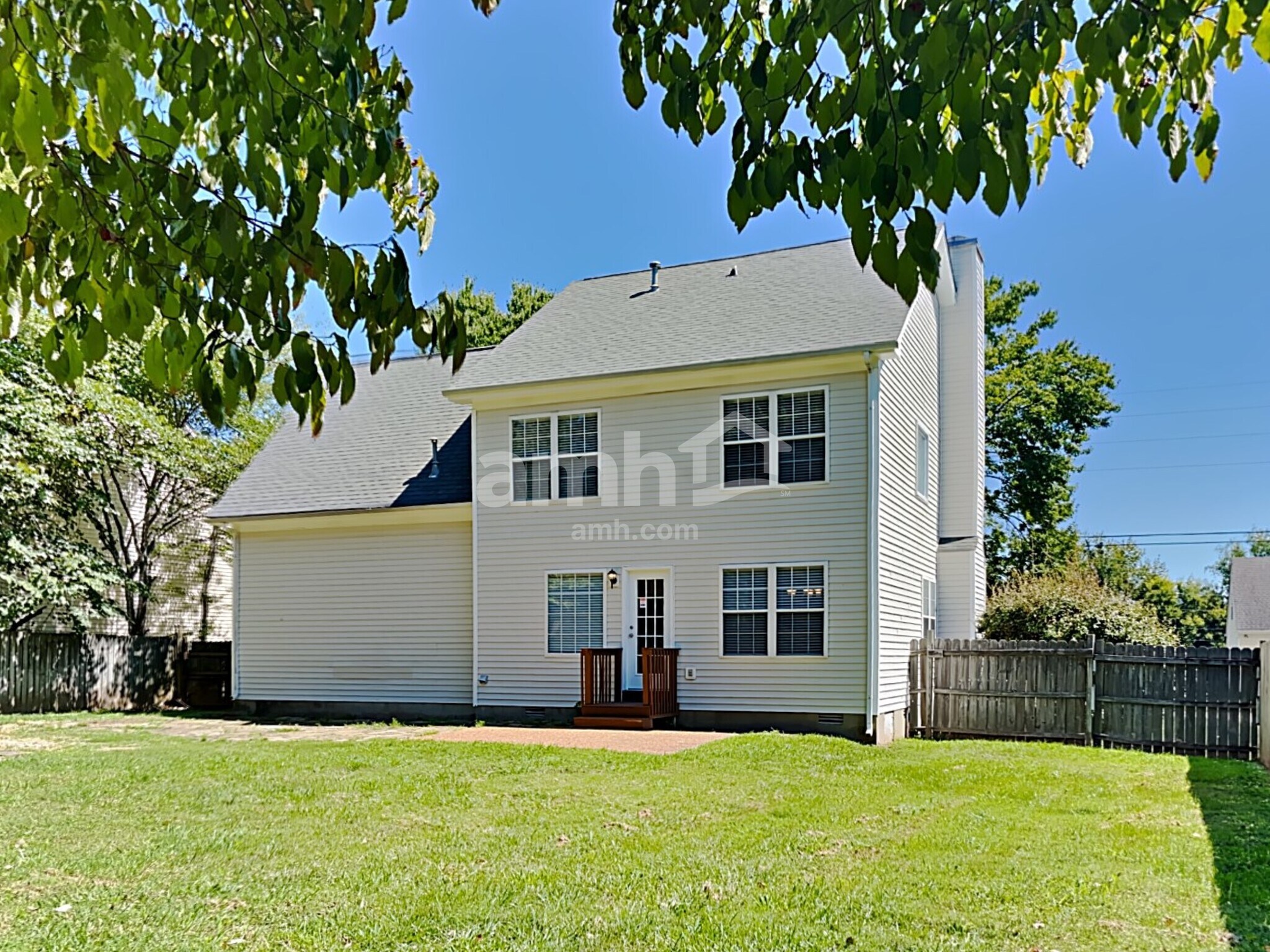 Building Photo - 2807 Sutherland Dr