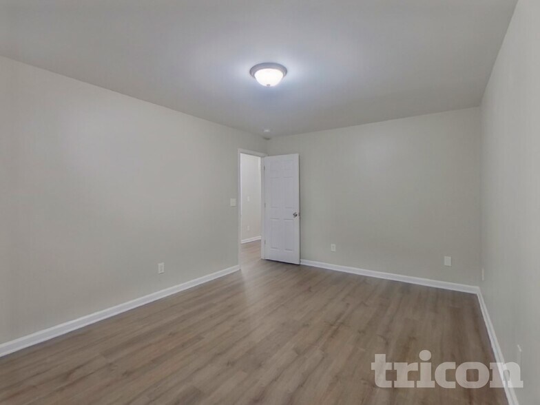 Building Photo - 215 Harrowfield Heights