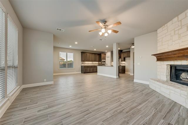 Building Photo - 500 Lakeview Dr