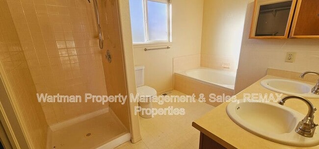 Building Photo - 6555 Holt Dr