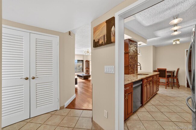 Building Photo - 25 Rockledge Ave