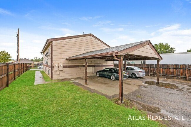 Building Photo - 4650 Vine St