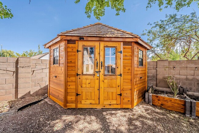 Building Photo - 4 bed, 2 bath home in Peoria