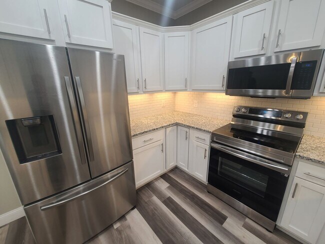Building Photo - The Blandville - 2 bedroom- 2 bath