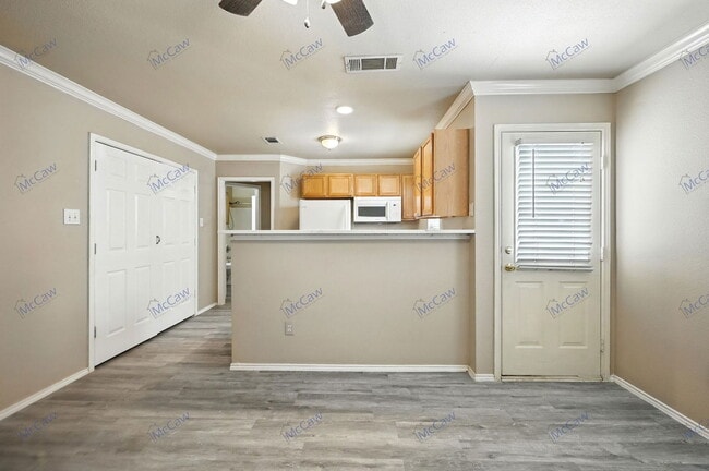 Building Photo - 1321 Village Garden Dr