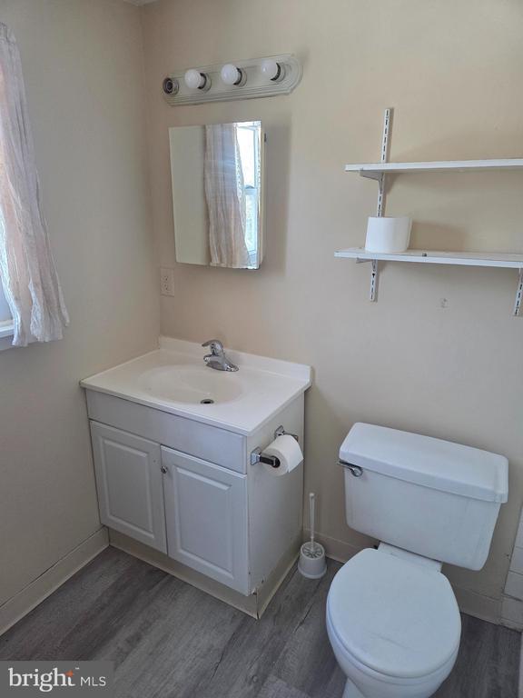 Building Photo - 504 Main St