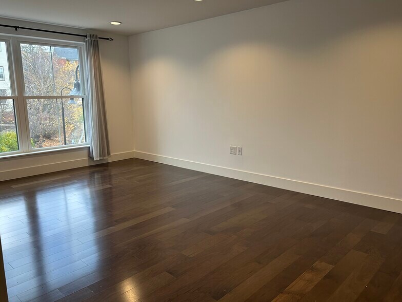 Building Photo - 25 High St