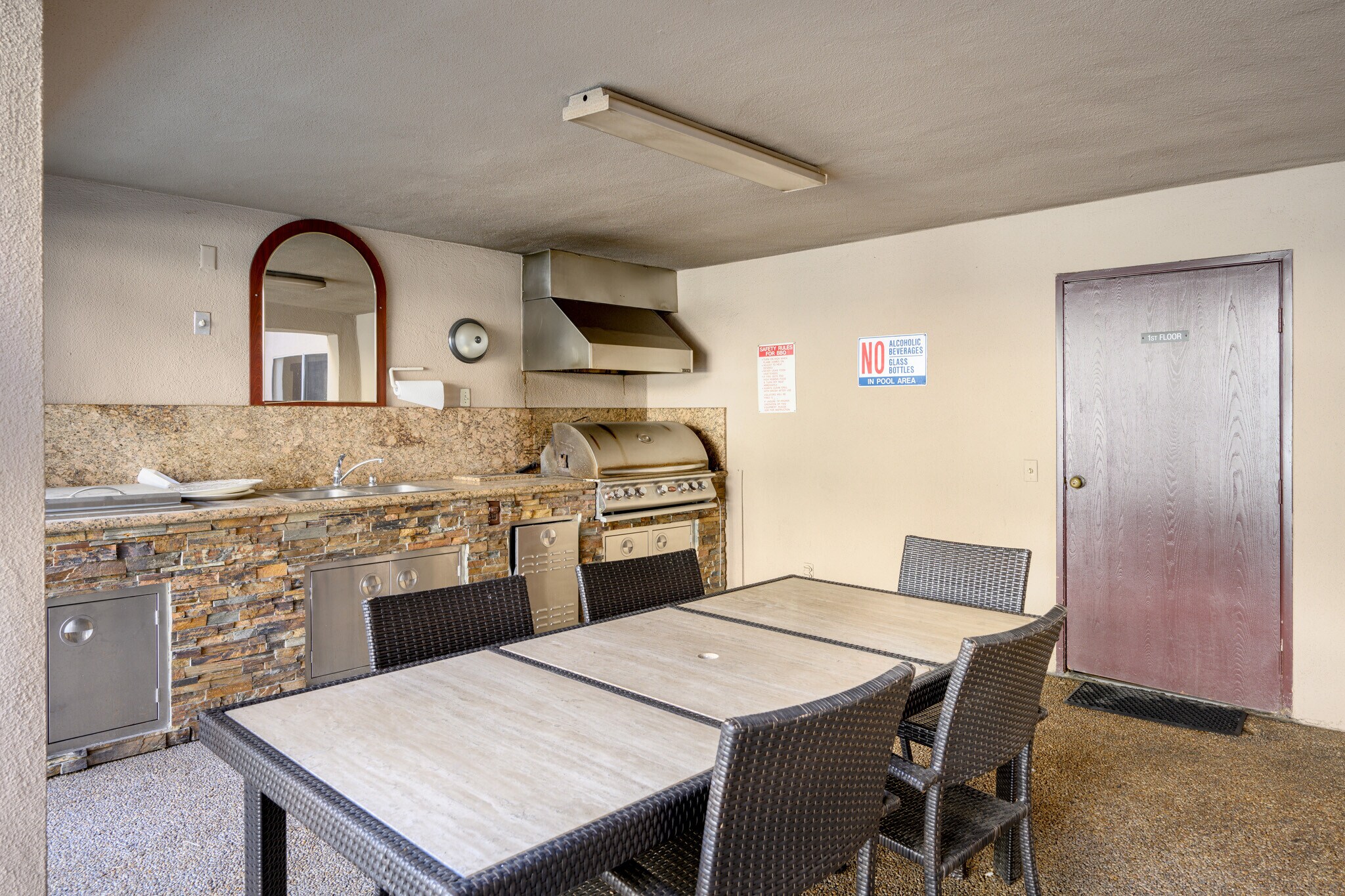 Building Photo - 310 N Jackson St