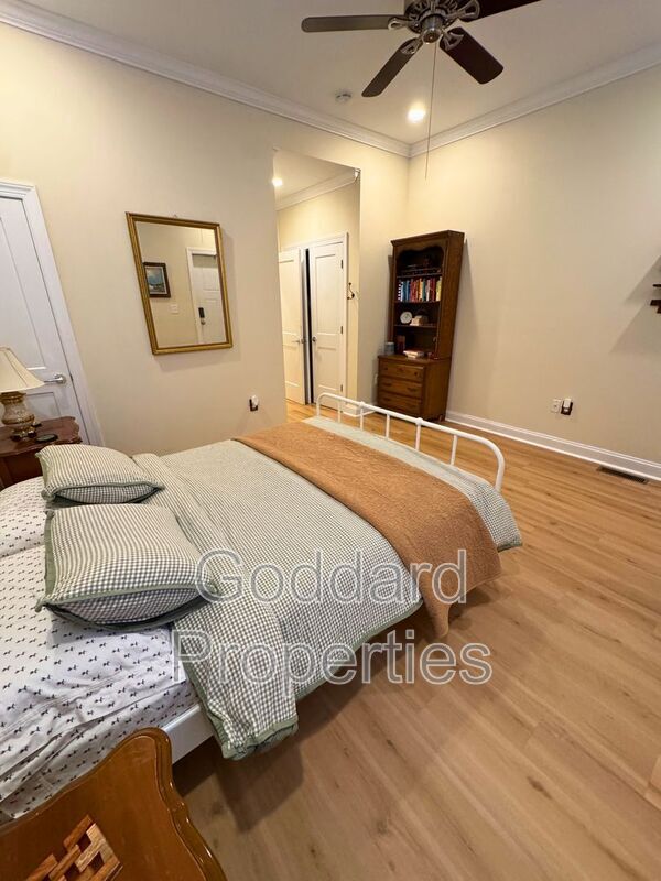 Building Photo - 907 Stiles St