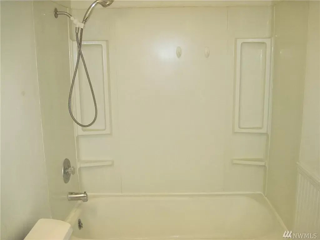 Bathroom - 420 N Mattson Dr