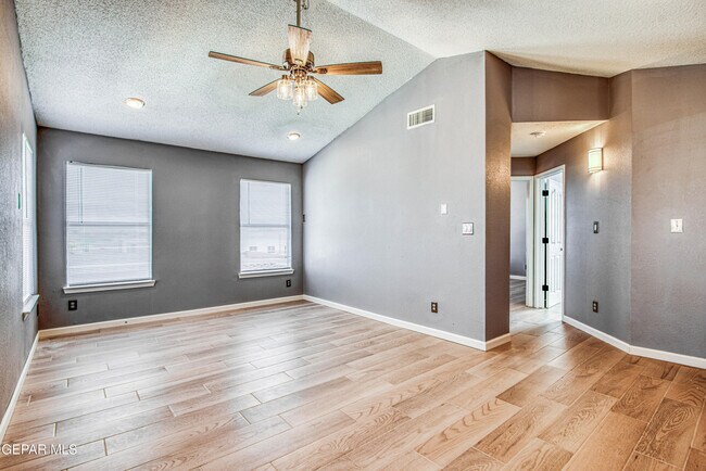 Building Photo - 12325 Tierra Bella Dr