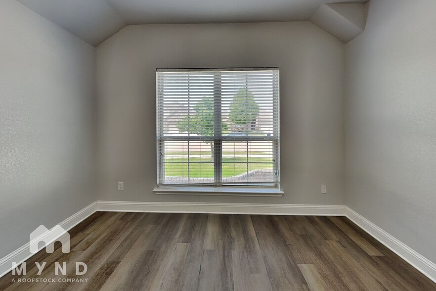 Building Photo - 1008 Rose Garden Dr