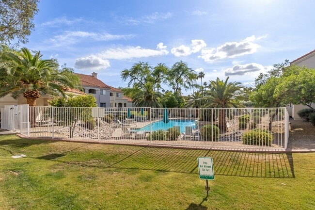 Building Photo - Adorable 2 bedroom unit in Paradise Valley!!