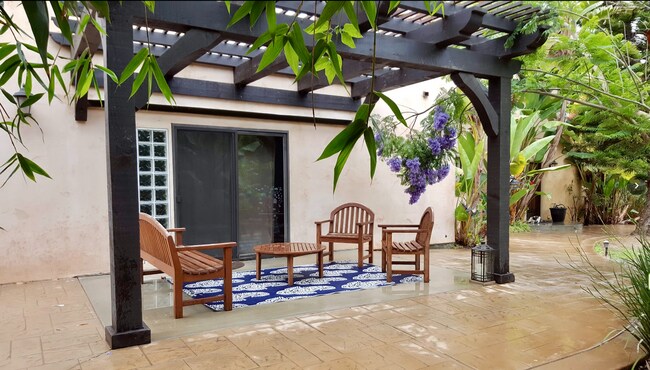 Building Photo - Call for your Private Showing! - Rent Ready September 1st