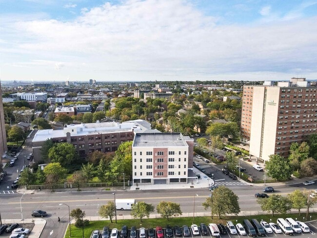 Building Photo - 162-170 S Orange Ave