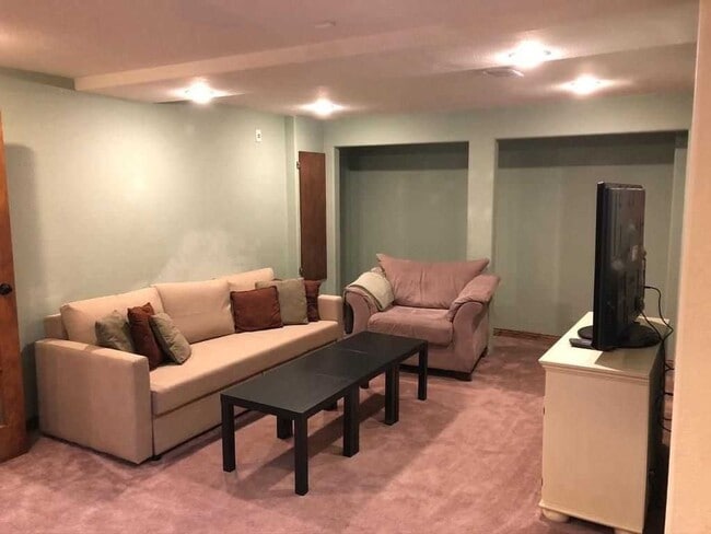 Building Photo - Luxury four bed four bath patio home avail...