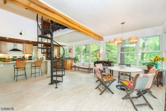 Building Photo - 37 N Rd