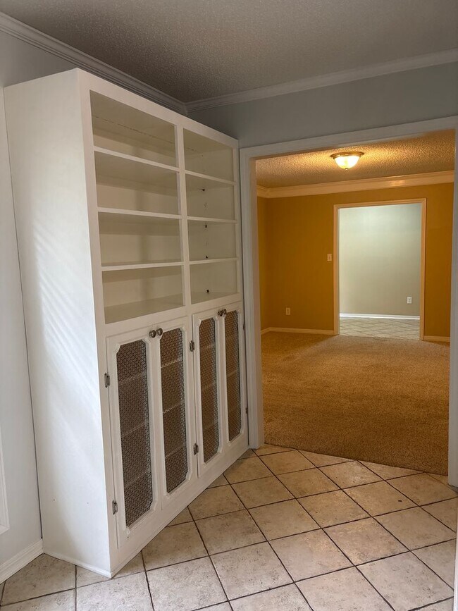 Building Photo - Spectacular