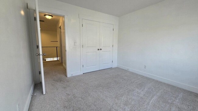 Building Photo - 12977 S Oberon Ln