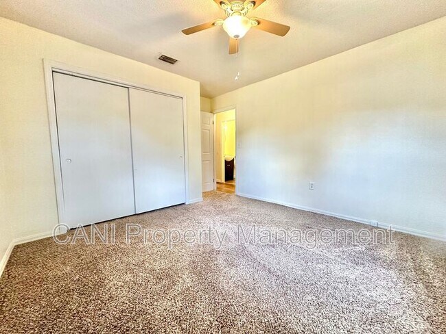 Building Photo - 916 W Wisconsin Ave