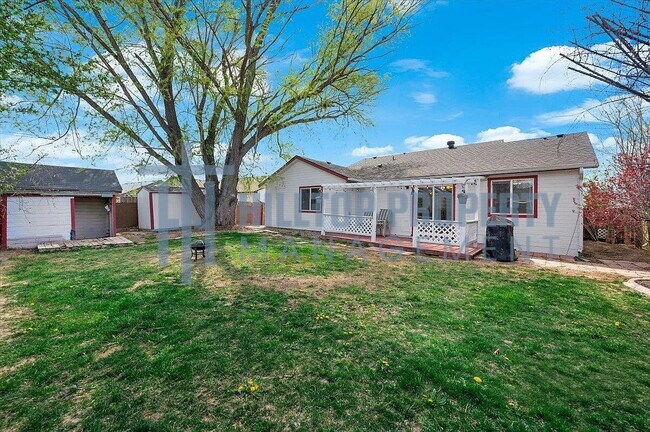 Building Photo - 4 Bed, 2 Bath Home with 2-Car Garage in North Nampa
