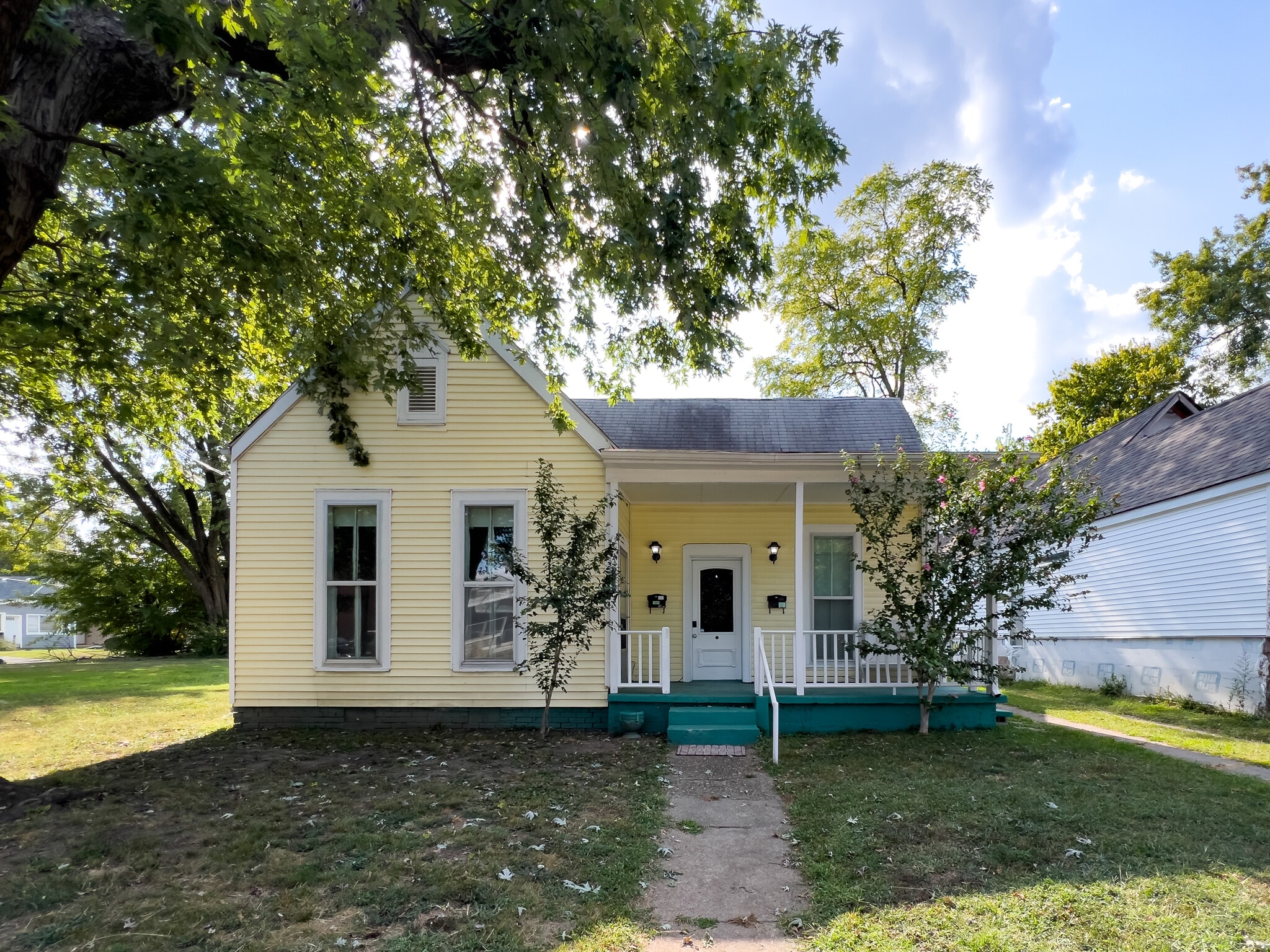 Building Photo - 337 E 15th St