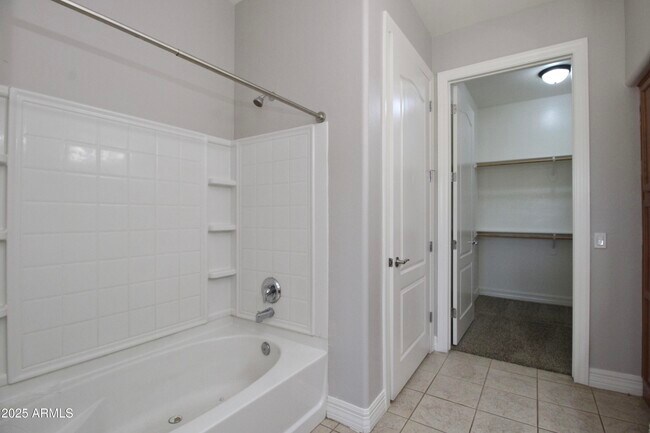 Building Photo - 1456 E 9th St