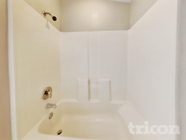 Building Photo - 1054 Valentine St