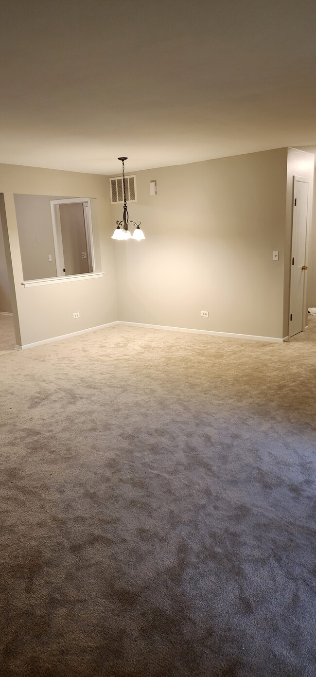 Building Photo - 1911 Windsong Dr