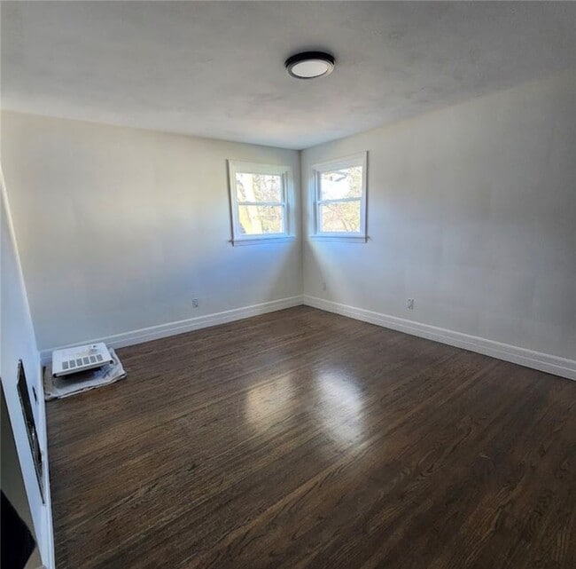 Building Photo - 240 Maywood Dr