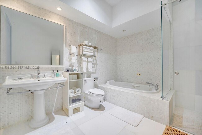 Building Photo - 100 Palm Ave