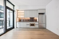 Building Photo - 610 Davis St