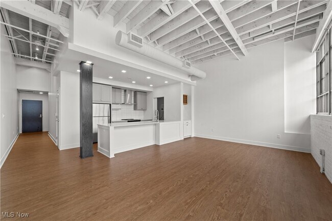 Primary Photo - 2048 Fulton Rd