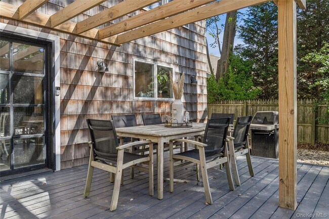 Building Photo - 212 Lumber Ln