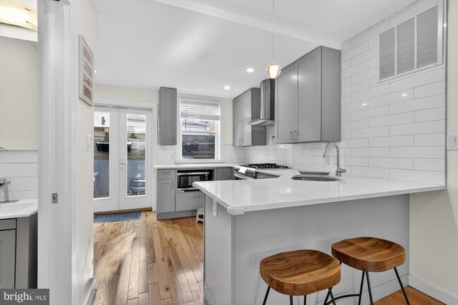 Building Photo - 741 Watkins St