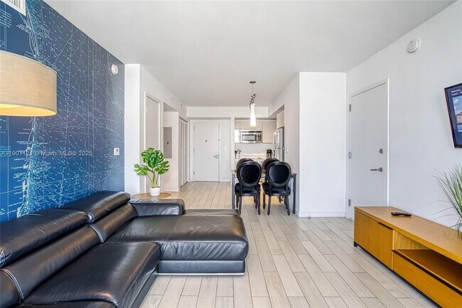 Building Photo - 2602 E Hallandale Beach Blvd