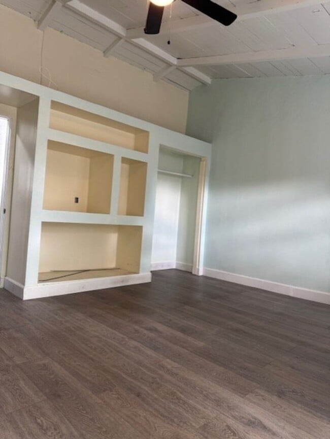 Building Photo - DHS6348