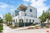 Building Photo - 111 Benchmark