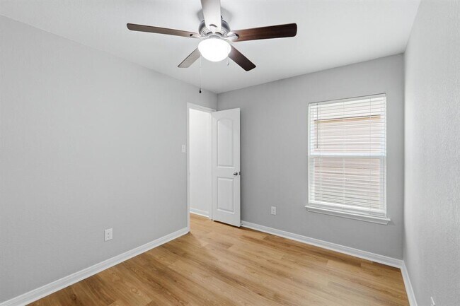 Building Photo - 1326 Amy Dr