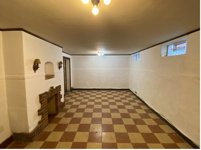 Building Photo - 3847 Revere Dr