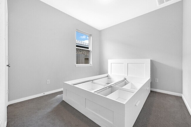 Building Photo - 9119 Brixham Dr