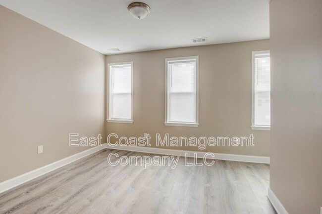 Building Photo - 4201 Nicholas Ave