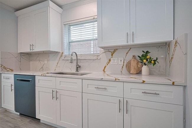 Building Photo - 5914 Clerkenwell Dr