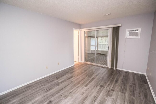 Building Photo - 2764 Kavalier Dr