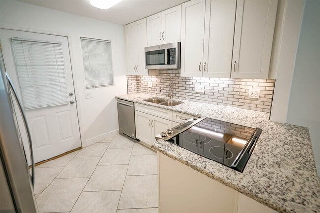 Building Photo - 1502 Pullen Rd