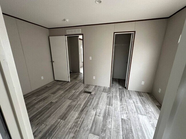 Building Photo - 3150 Plateau Dr