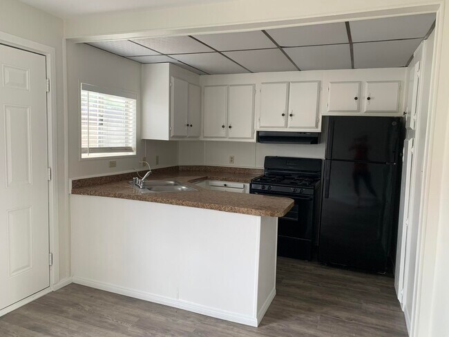 Primary Photo - 40225 Harris Ln