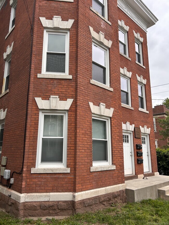Building Photo - 76 Spring St